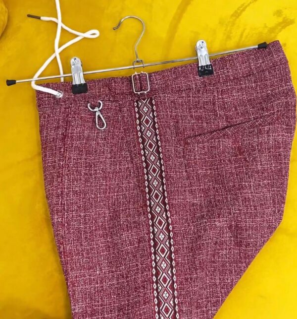 Pantalon au Design Élégant - Rouge bordeaux – Image 4